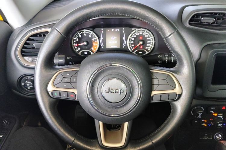 Used Jeep Renegade 2018 Connected Large Screen Version 180T Automatic Jingneng Version Steering Wheel
