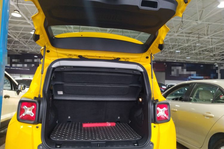Used Jeep Renegade 2018 Connected Large Screen Version 180T Automatic High-Energy Edition Trunk