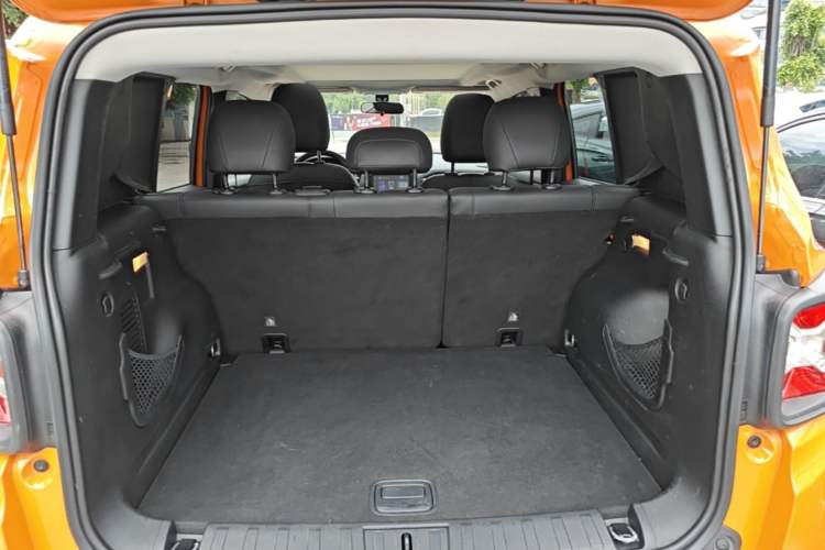 Used Jeep Renegade 2018 Connected Large Screen Version 180T Automatic High-Energy Edition Trunk