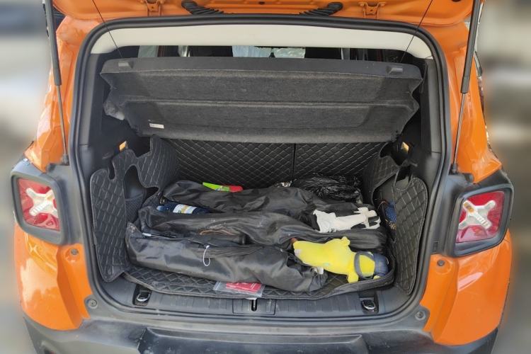 Used Jeep Renegade 2018 Connected Large Screen Version 180T Automatic High-Energy Edition Trunk