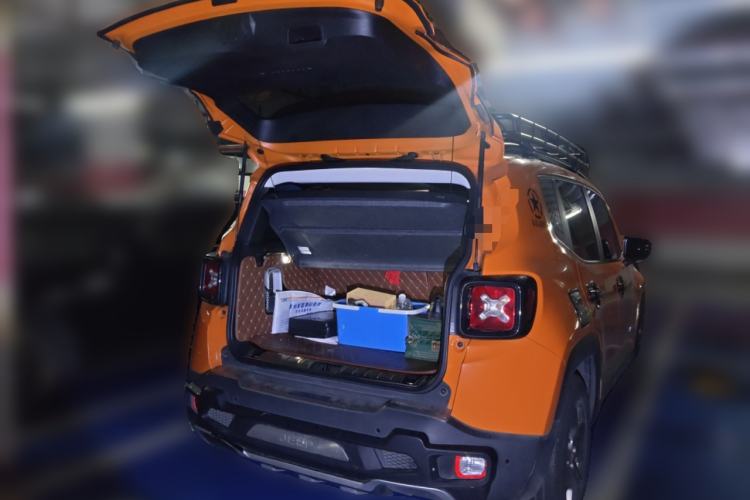 Used Jeep Renegade 2018 Connected Large Screen Version 180T Automatic High-Energy Edition Trunk