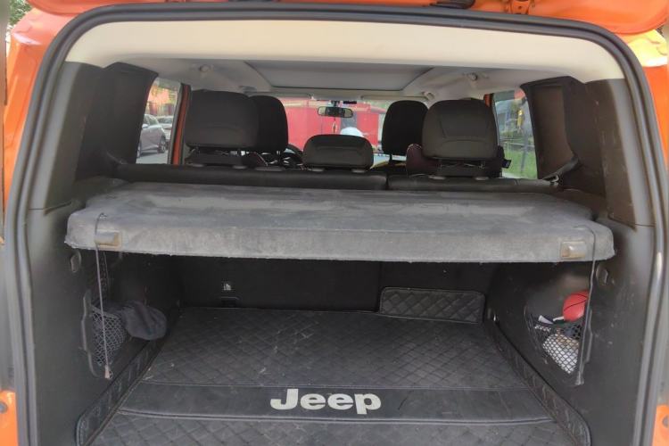 Used Jeep Renegade 2018 Connected Large Screen Version 180TS Automatic High-Energy Edition Trunk