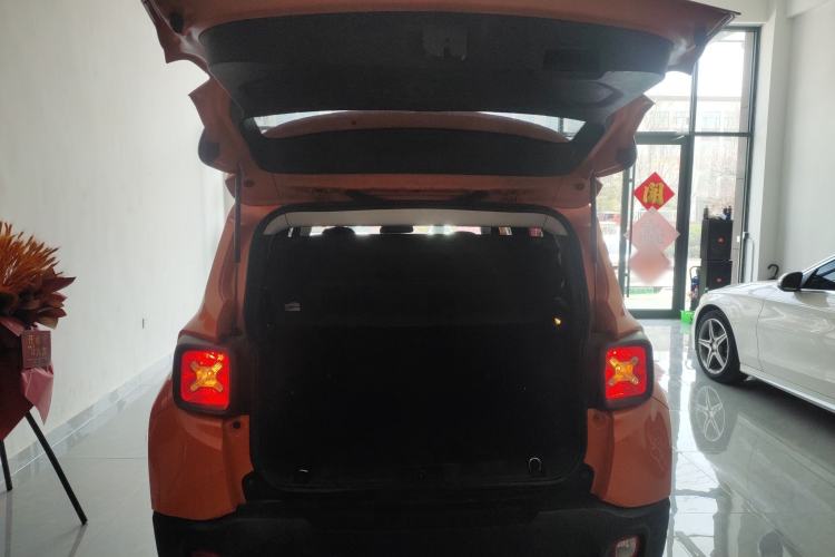 Used Jeep Renegade 2018 Connected Large Screen Version 180T Automatic Jingneng Version Trunk