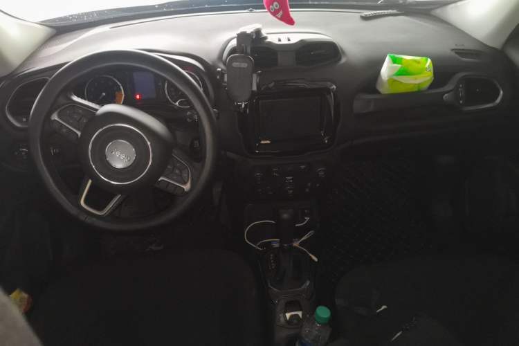 Used Jeep Renegade 2019 220T Automatic Elite Edition Center Console