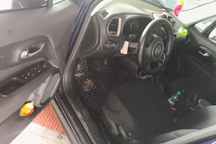 Used Jeep Renegade 2019 220T Automatic Elite Edition Driver Seat
