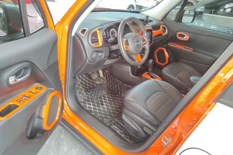 Used Jeep Renegade 2019 220T Automatic Elite Edition Driver Seat