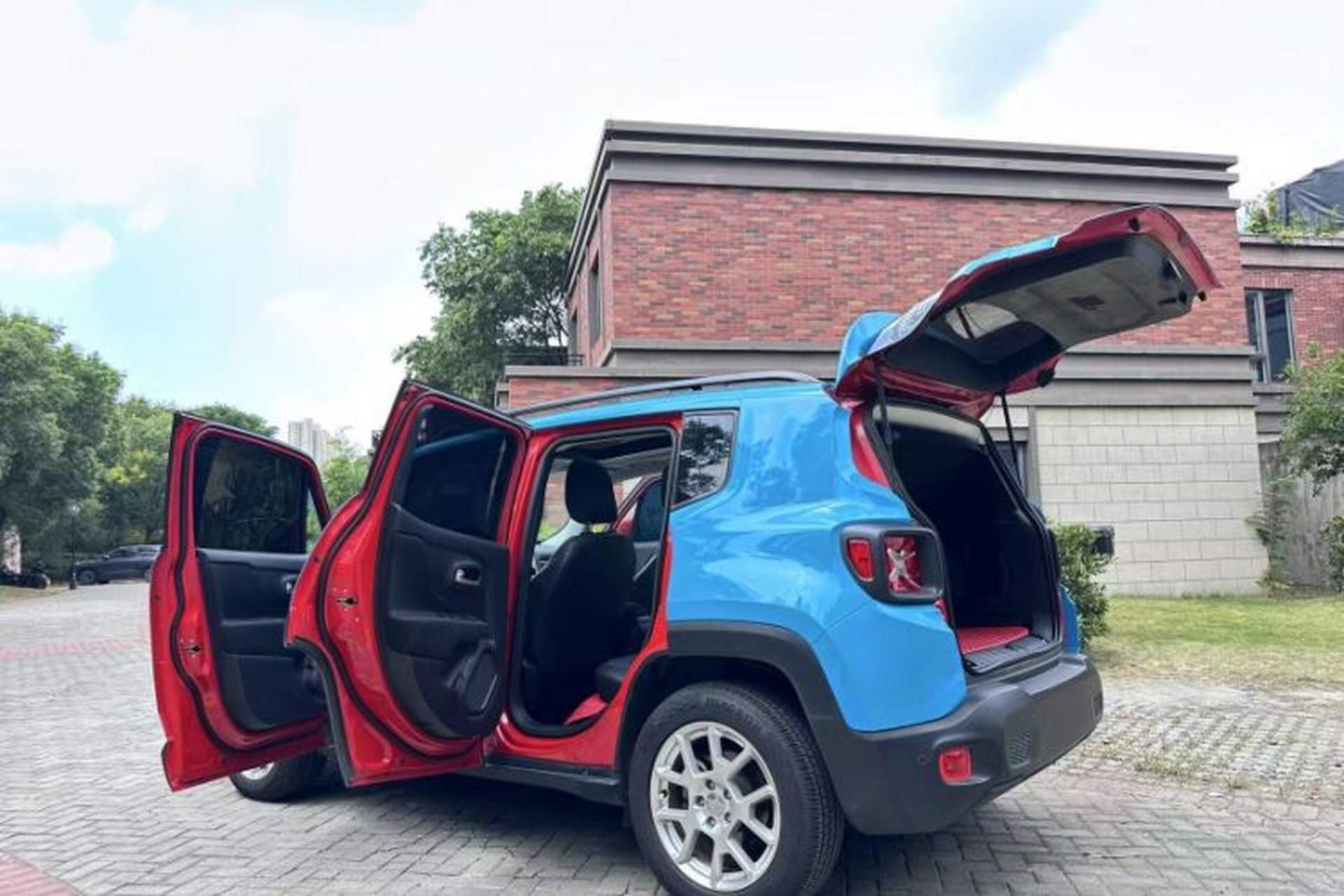 Used Jeep Renegade 2019 220T Automatic Leading Edition Exterior 9