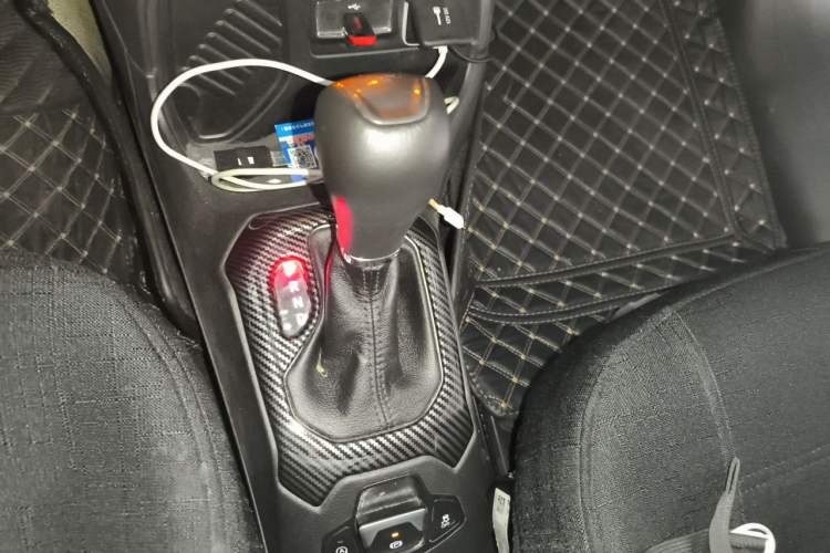 Used Jeep Renegade 2019 220T Automatic Elite Edition Gear Lever