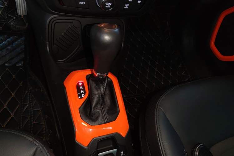 Used Jeep Renegade 2019 220T Automatic Elite Edition Gear Lever