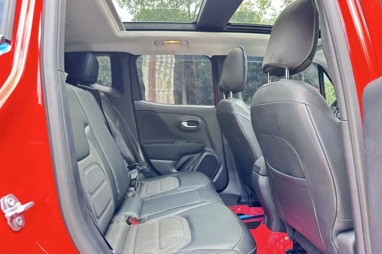 Used Jeep Renegade 2019 220T Automatic Leading Edition Interior 10