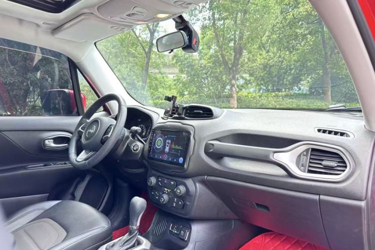 Used Jeep Renegade 2019 220T Automatic Leading Edition Interior 2