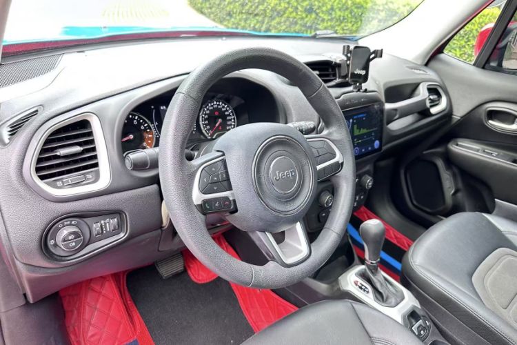 Used Jeep Renegade 2019 220T Automatic Leading Edition Interior 4