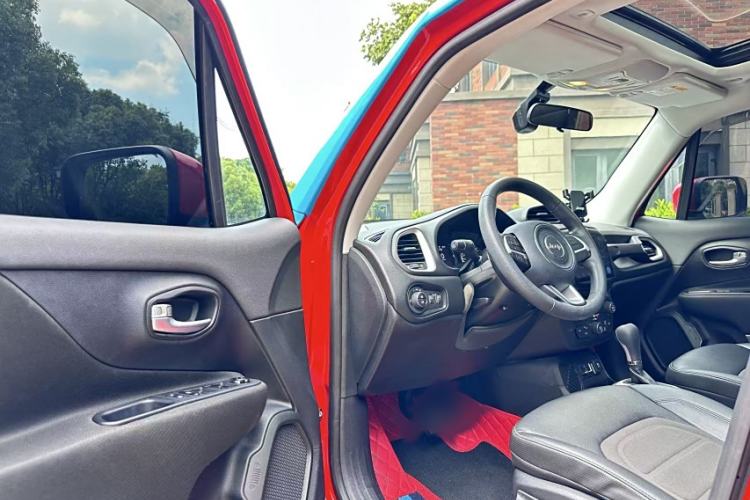 Used Jeep Renegade 2019 220T Automatic Leading Edition Interior 5