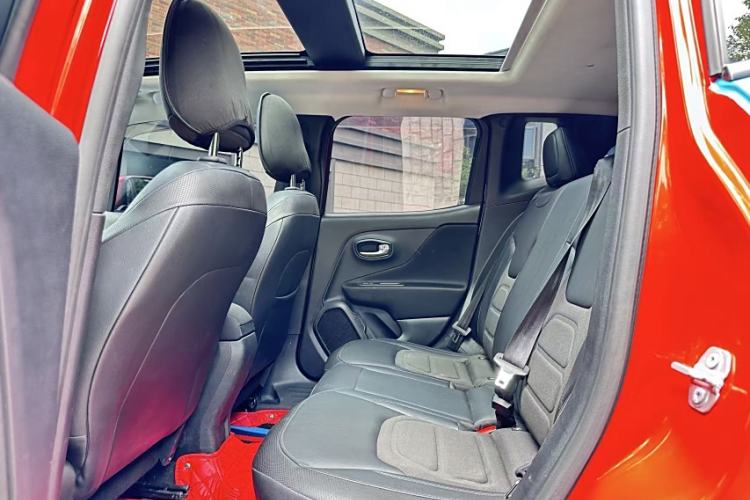 Used Jeep Renegade 2019 220T Automatic Leading Edition Interior 6