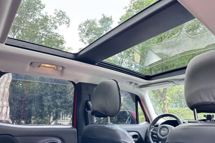 Used Jeep Renegade 2019 220T Automatic Leading Edition Interior 7