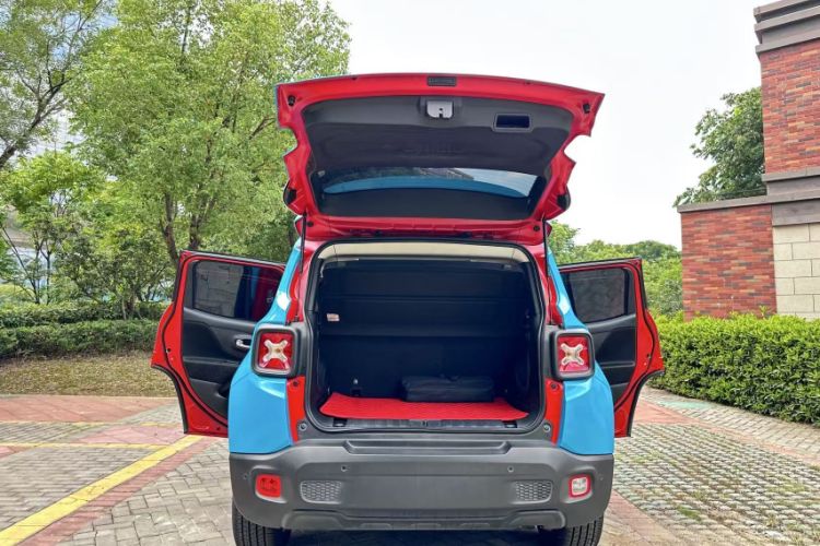 Used Jeep Renegade 2019 220T Automatic Leading Edition Interior 8
