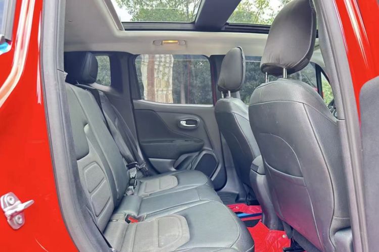 Used Jeep Renegade 2019 220T Automatic Leading Edition Interior 8