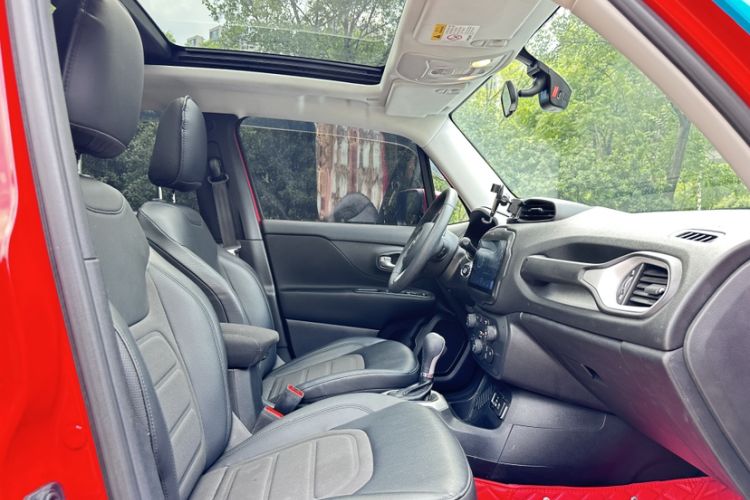 Used Jeep Renegade 2019 220T Automatic Leading Edition Interior 9