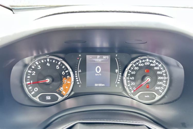 Used Jeep Renegade 2019 220T Automatic Leading Edition Odometer Close Up