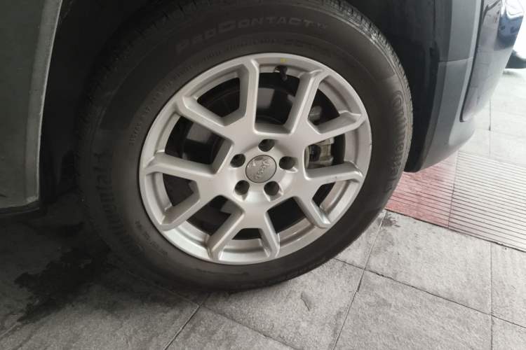 Used Jeep Renegade 2019 220T Automatic Elite Edition Right Front Wheel Hub