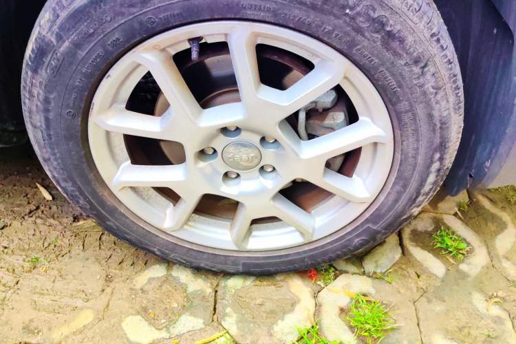Used Jeep Renegade 2019 220T Automatic Leading Edition Right Front Wheel Hub