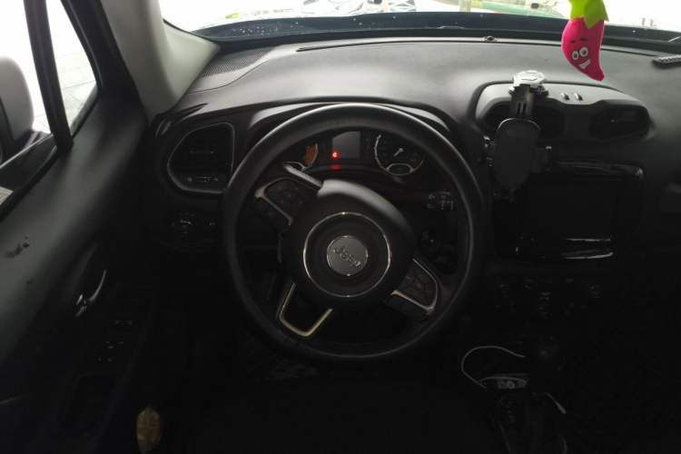 Used Jeep Renegade 2019 220T Automatic Elite Edition Steering Wheel