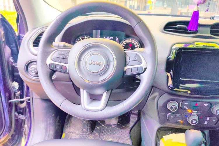 Used Jeep Renegade 2019 220T Automatic Leading Edition Steering Wheel