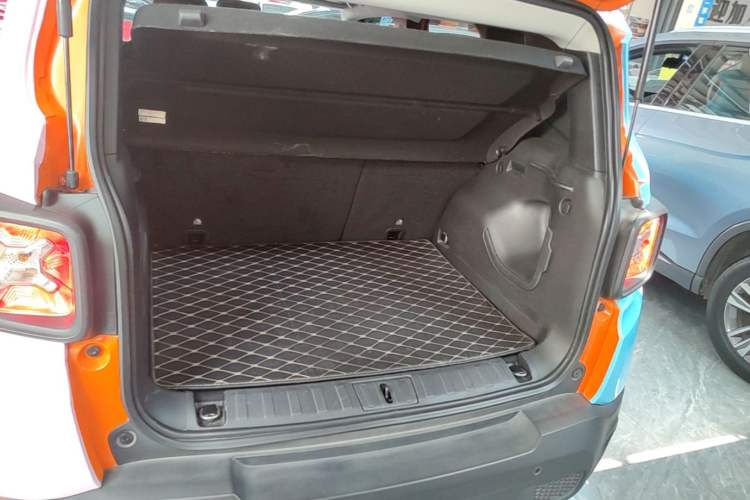 Used Jeep Renegade 2019 220T Automatic Elite Edition Trunk