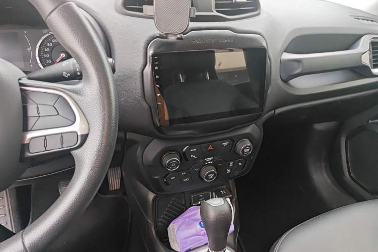 Used Jeep Renegade 2019 220T Automatic Leading Edition Audio And AC Panel