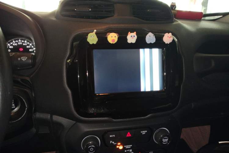 Used Jeep Renegade 2019 220T Automatic Elite Edition Audio And AC Panel