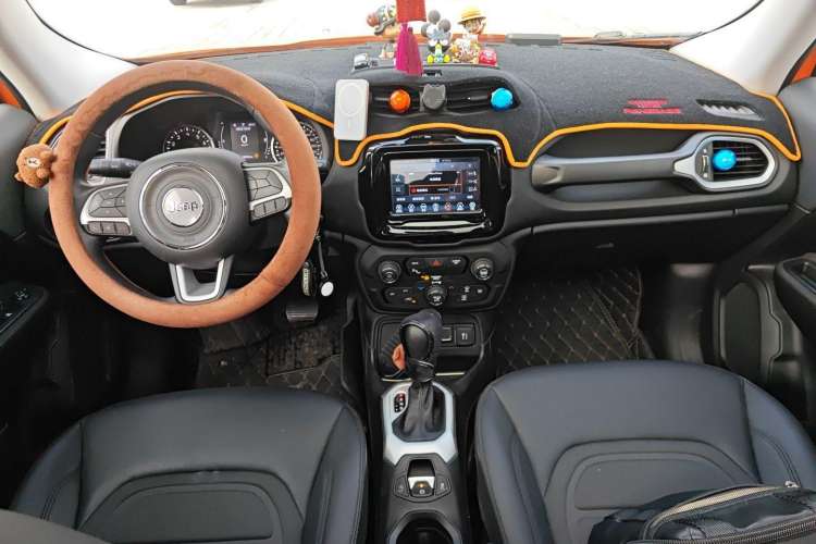 Used Jeep Renegade 2019 220T Automatic Leading Edition Center Console