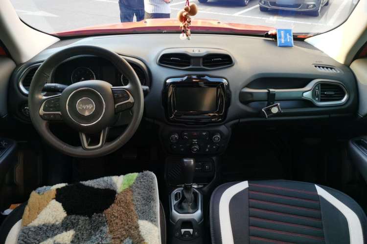Used Jeep Renegade 2019 220T Automatic Elite Edition Center Console