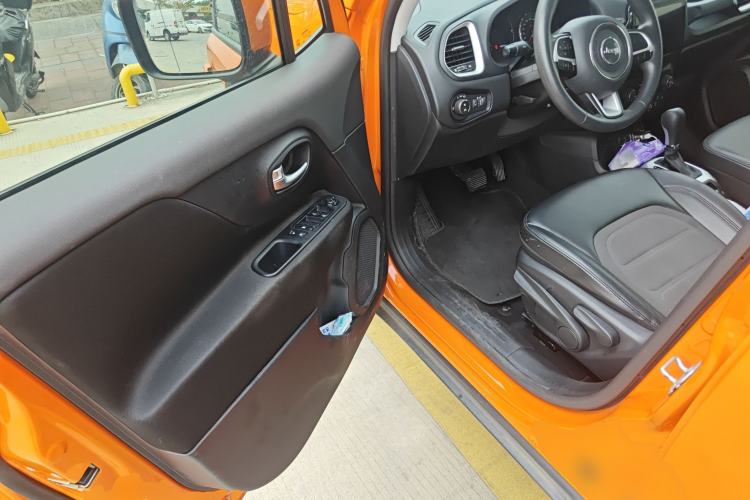 Used Jeep Renegade 2019 220T Automatic Leading Edition Driver Seat