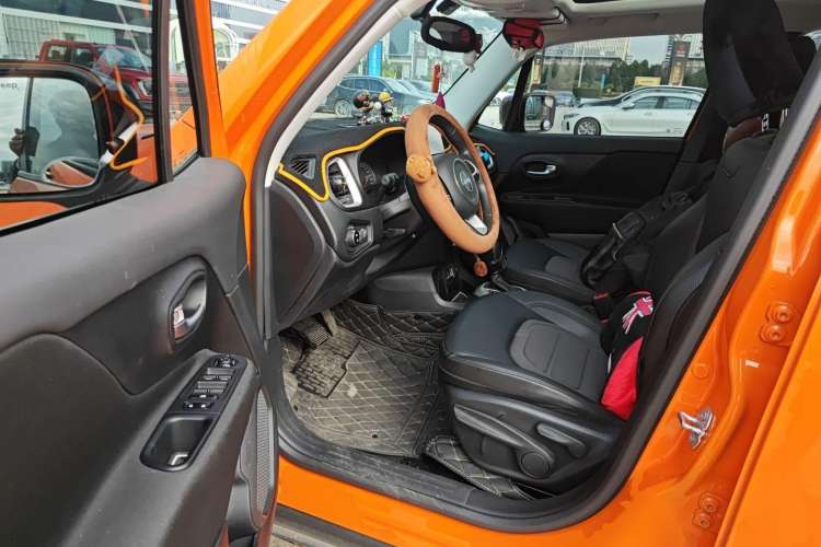 Used Jeep Renegade 2019 220T Automatic Leading Edition Driver Seat