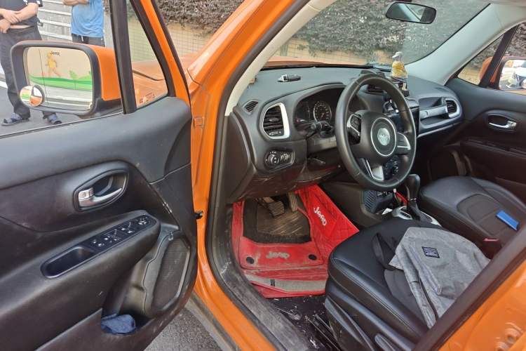 Used Jeep Renegade 2019 220T Automatic Leading Edition Driver Seat
