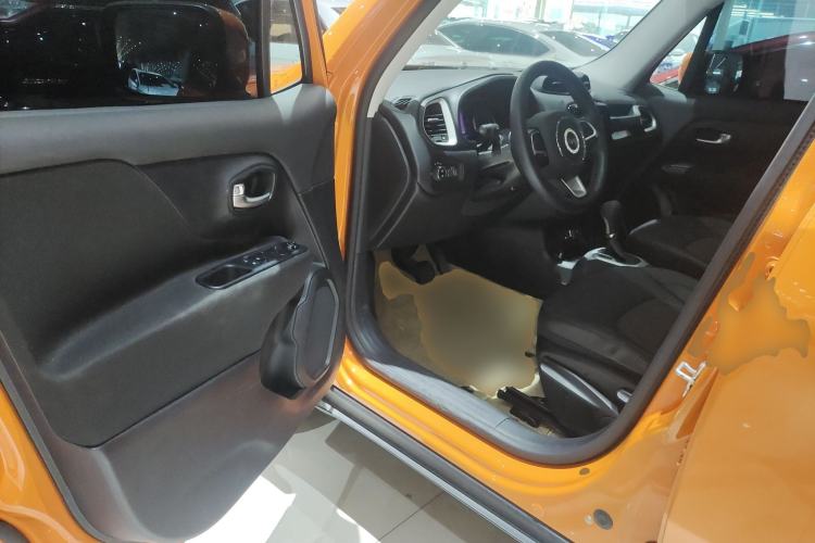 Used Jeep Renegade 2019 220T Automatic Leading Edition Driver Seat