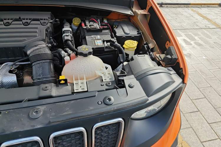 Used Jeep Renegade 2019 220T Automatic Leading Edition Engine Bay Left