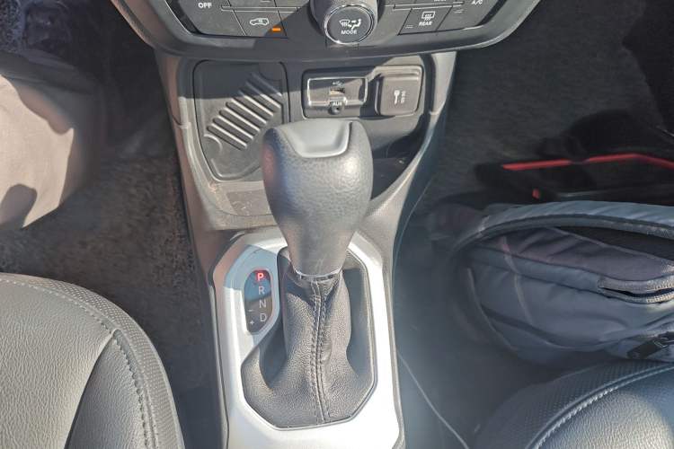 Used Jeep Renegade 2019 220T Automatic Leading Edition Gear Lever