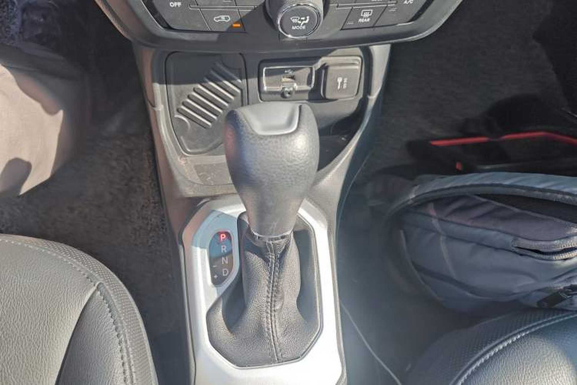 Used Jeep Renegade 2019 220T Automatic Leading Edition Gear Lever