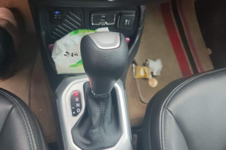Used Jeep Renegade 2019 220T Automatic Leading Edition Gear Lever