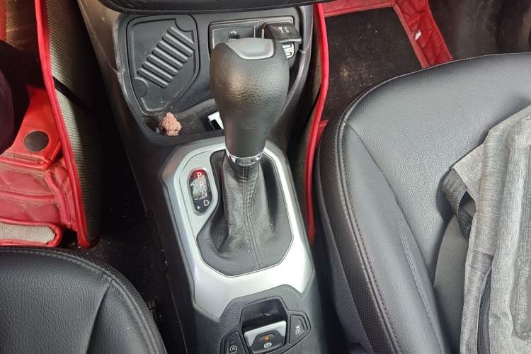 Used Jeep Renegade 2019 220T Automatic Leading Edition Gear Lever