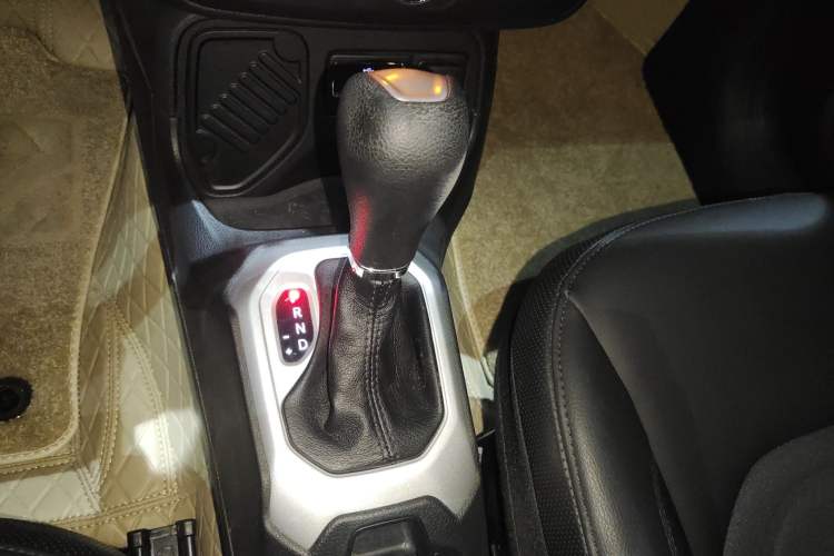 Used Jeep Renegade 2019 220T Automatic Leading Edition Gear Lever