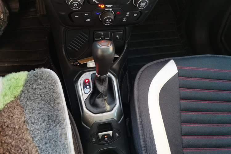 Used Jeep Renegade 2019 220T Automatic Elite Edition Gear Lever