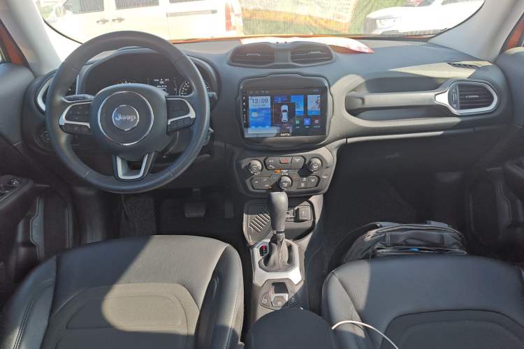 Used Jeep Renegade 2019 220T Automatic Leading Edition Interior 2