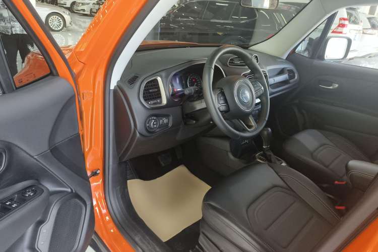 Used Jeep Renegade 2019 220T Automatic Elite Edition Interior 2