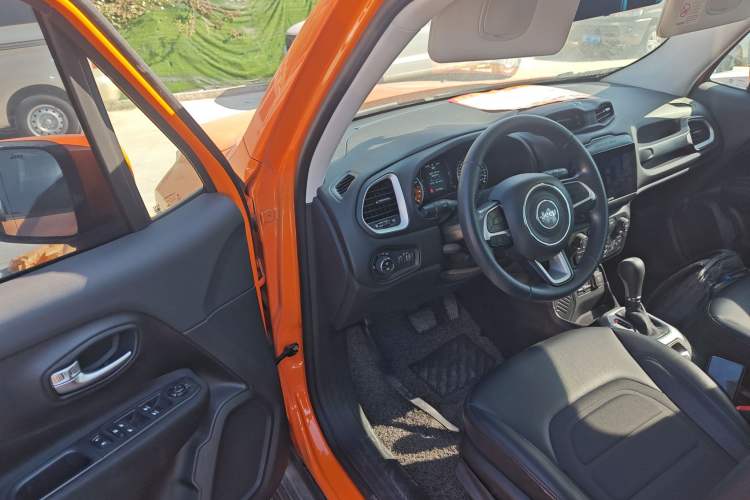 Used Jeep Renegade 2019 220T Automatic Leading Edition Interior 3