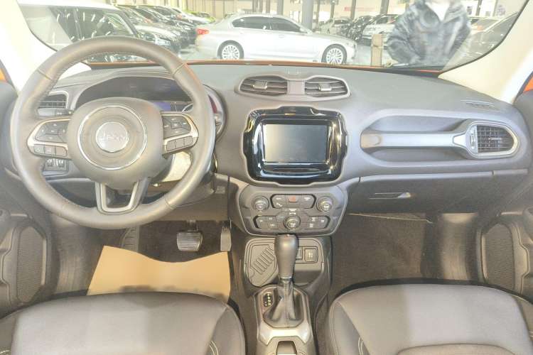 Used Jeep Renegade 2019 220T Automatic Elite Edition Interior 3