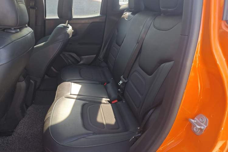 Used Jeep Renegade 2019 220T Automatic Leading Edition Interior 4