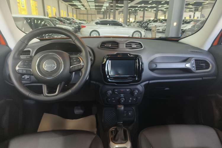 Used Jeep Renegade 2019 220T Automatic Elite Edition Interior 4