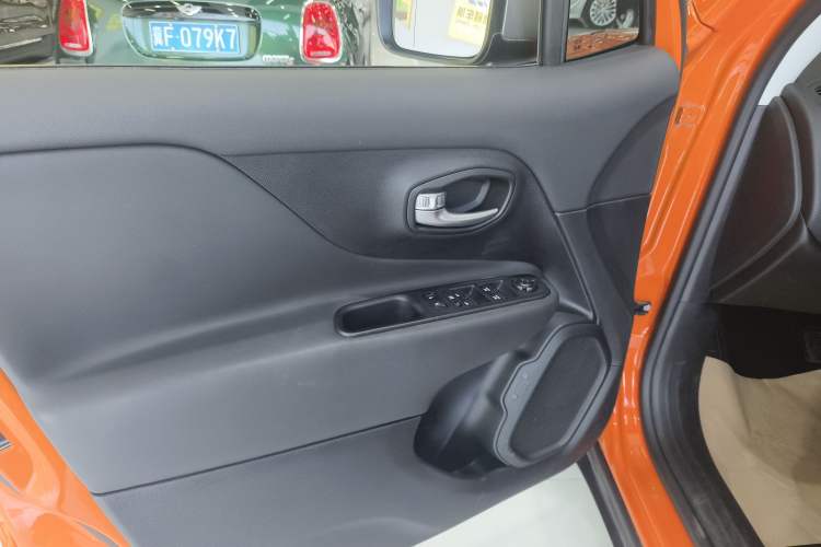 Used Jeep Renegade 2019 220T Automatic Elite Edition Interior 8